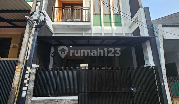 Rumah siap huni 5x15 lokasi strategis di Tomang(TM261)