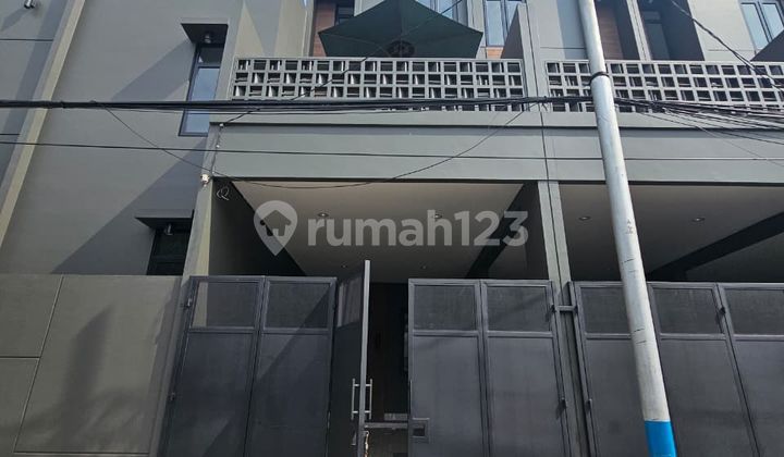 Rumah Baru Konsep Modern Minimalis strategis di Duri Kepa(DK411)