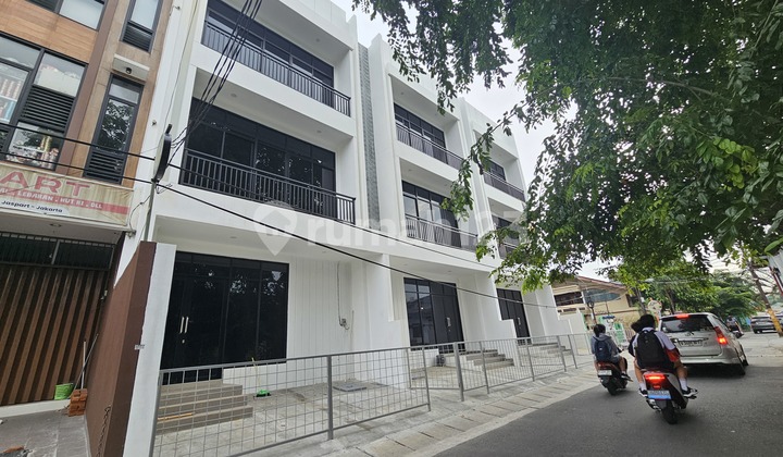 Ruko Baru Taman Ratu Komersil Pinggir Jalan Taman Ratu(Tr263)