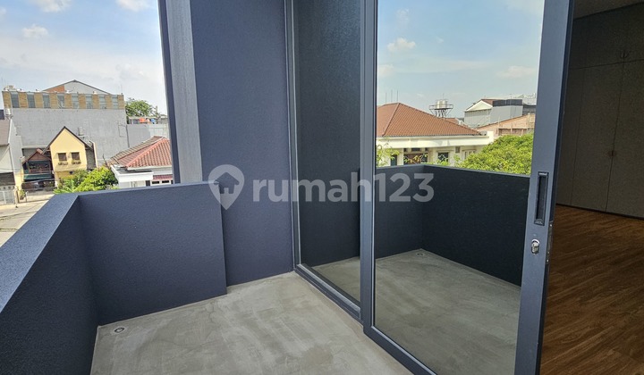 Rumah Baru Hoek 8x16 Lokasi Strategis Di Taman Ratu(TR227) 2