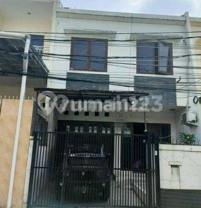 Rumah 6x12.5 lokasi strategis di Taman Ratu(TR207) 1