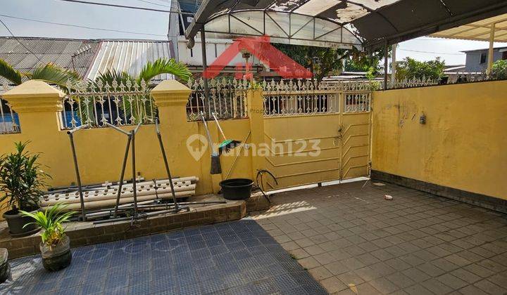 Rumah Lama 7.5x22 strategis di Taman Ratu(TR53b) 2