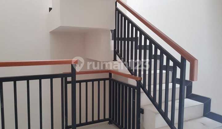 Rumah Baru Siap Huni 4,2x11 strategis di Tanjung Duren(TD352) 2
