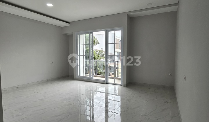 Rumah Baru 6x20 lingkungan Komplek Sunrise Garden(SR71)