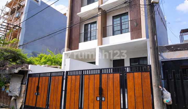 Rumah Baru 3.5X17 Siap Huni Strategis di Taman Ratu(Tr224)