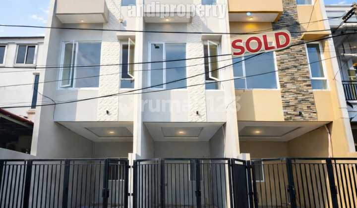 Rumah Baru 3X14.5 Strategis di Tomang(Tm277)