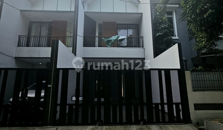 Ready-to-Occupy New House 5x25 in DKI Meruya Plot (MR12a) Ready-to-Occupy New House 5x25 in DKI Meruya Plot (MR12a)