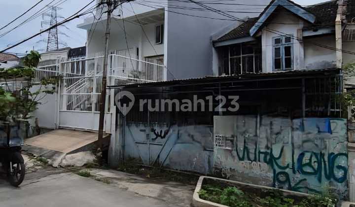 Rumah Tua 6X22 Lokasi Trategis di Taman Cosmos Taman Ratu(Tr267)