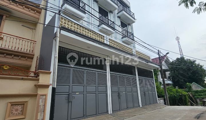 Rumah Baru bebas banjir 4x20 strategis di Taman Ratu(TR221)