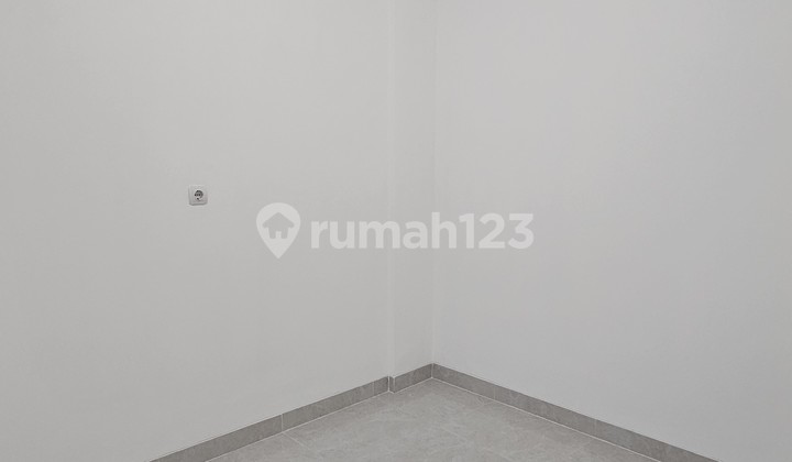 Rumah Baru 2 Unit 5.5X15 Strategis di Tomang(Tm276) 2