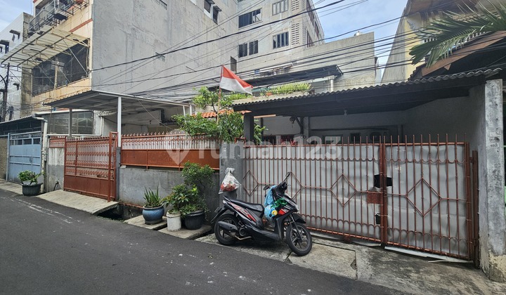 Rumah ukuran besar lokasi strategis di Jelambar(JL323)