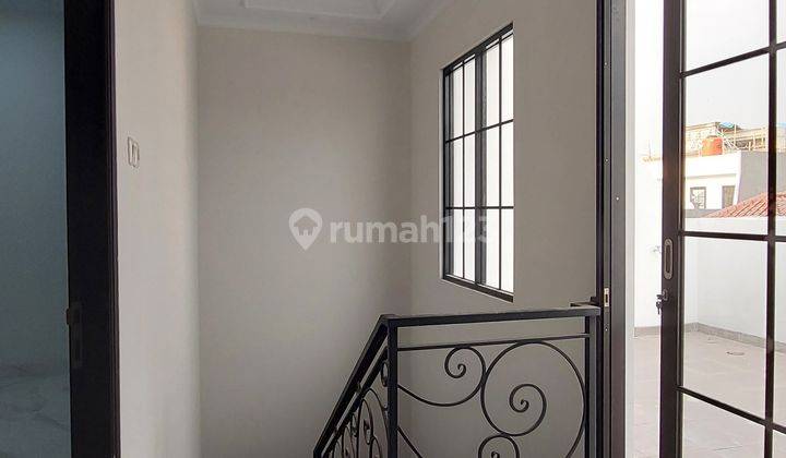 DISEWAKAN RUMAH BARU 2 LANTAI CUKUP MEWAH DIJAGAKARSA 10