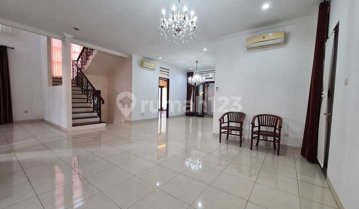 A nice rental house in the elite Pondok Indah area, ready to move in. 2