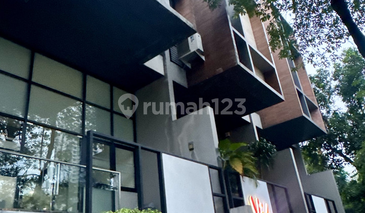 Ruko 4 Lantai Semi Furnished Interior Mewah – Langsung Hadap Jalan Raya 1