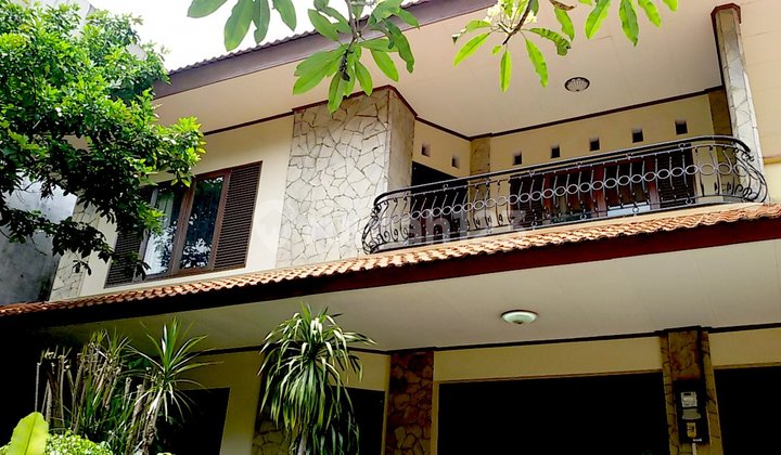 Rumah Siap Huni Luas 400m2, Ada Taman Belakang, Area Kencana, Lokasi Tenang