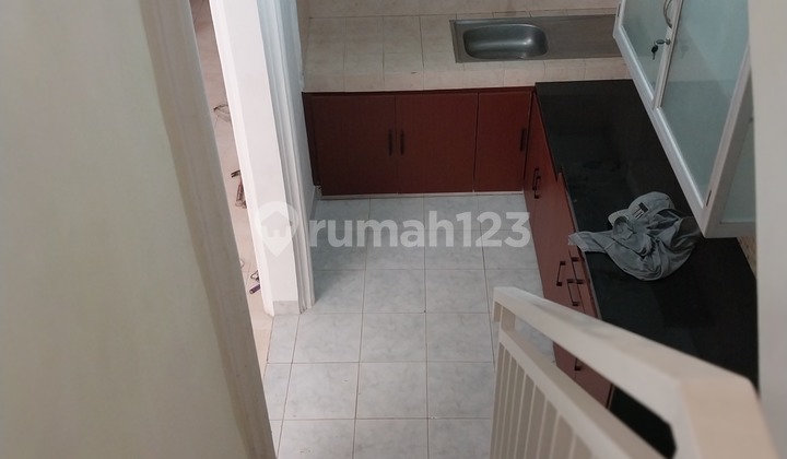 Rumah mungil renovasi bagus 5 menit ke MRT di jalan saikin 2