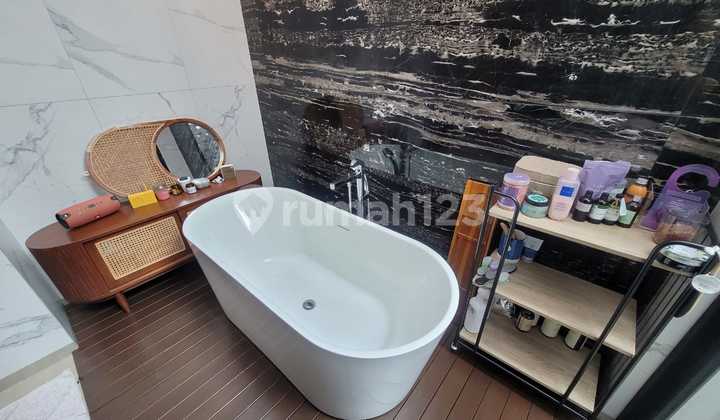 Luxurious Green Home in Puri Arga Golf Bsb City, 1 Minute to Al Azhar 2