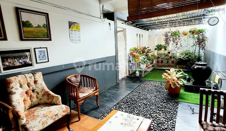Rumah 2 Lantai Hoek Side dengan Halaman Luas di Bintaro Sektor 9 2
