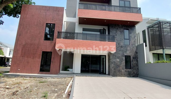Modern Luxury Corner House with Lift Facilities in Alam Sutera 2