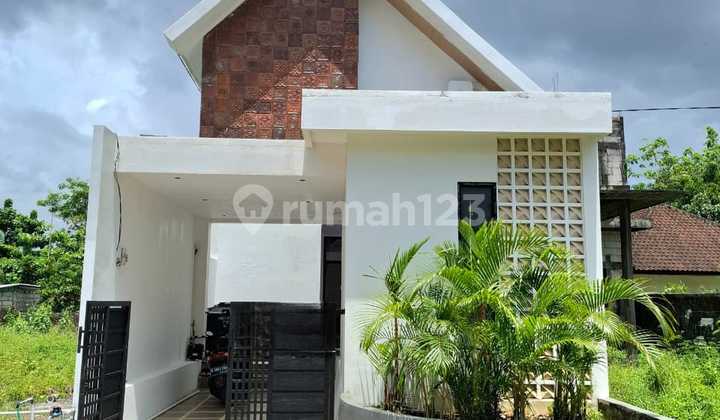 Villa dengan Kolam Renang Lokasi Sangat Strategis di Nusa Dua