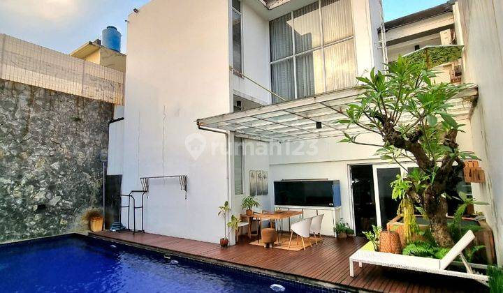 Rumah Cantik Siap Huni Dengan Kolam Renang Pribadi Di Bintaro 1