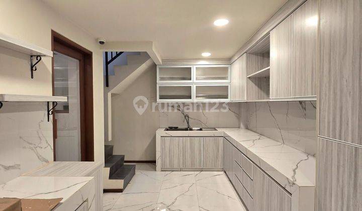 Rumah 2 Lantai Baru Hoek Balkon Luas Ada Kolam Renang Di Bintaro 26