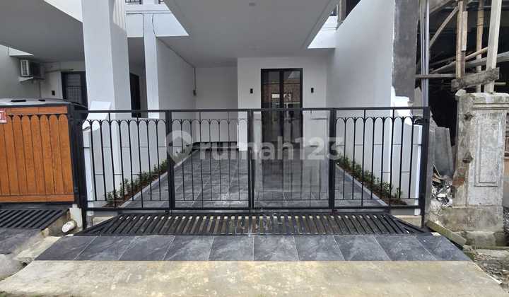 Rumah Baru Balkon Luas Ada Taman Samping di Komplek Jurang Mangu Rumah Baru Balkon Luas Ada Taman Samping di Komplek Jurang Mangu