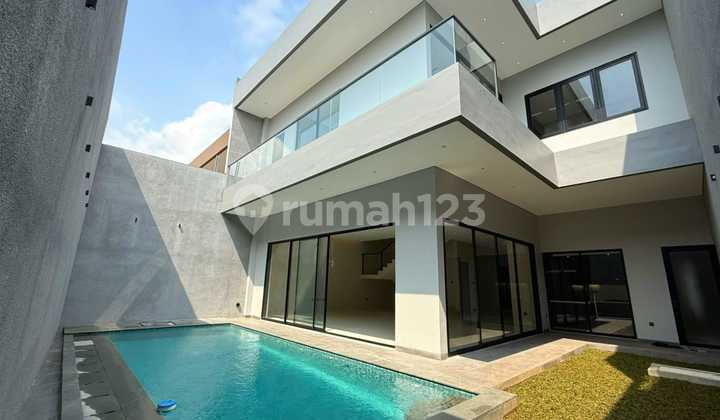 Rumah Baru Modern dengan Kolam Renang di Bintaro Jaya Sektor 7