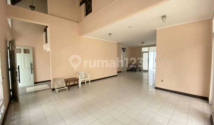 Rumah 2 Lantai Lokasi Strategis Bebas Banjir di Kebayoran Baru 2