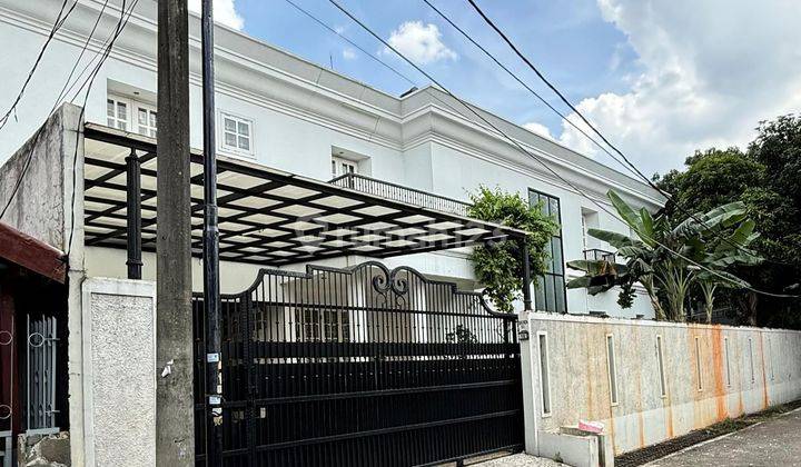 Rumah Dengan Kolam Renang Lokasi Sangat Strategis Di Tanah Kusir 1