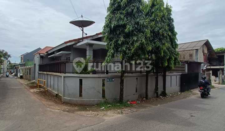 Rumah Secondary Hoek Lokasi Pinggir Jalan Raya di Jombang 2
