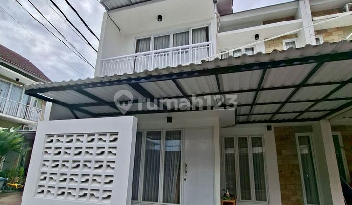 Rumah 2 Lantai Dalam Cluster Sirkulasi Udara Bagus di Ciputat