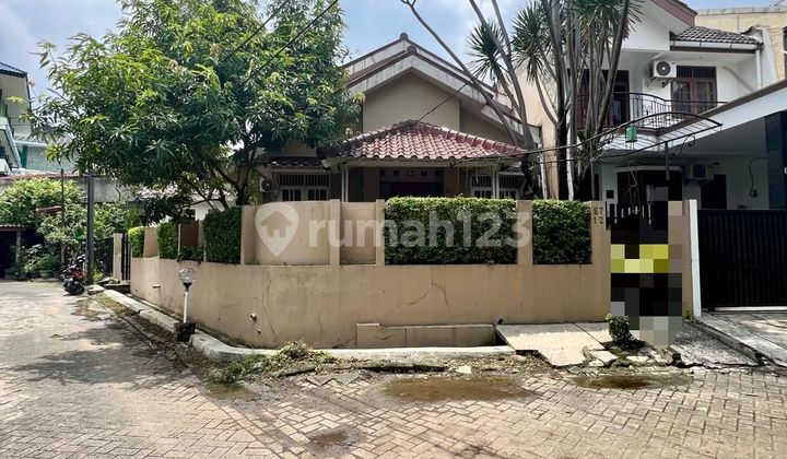 Rumah Hoek Lokasi Dekat Stasiun KRL Pondok Ranji Di Bintaro Jaya 2