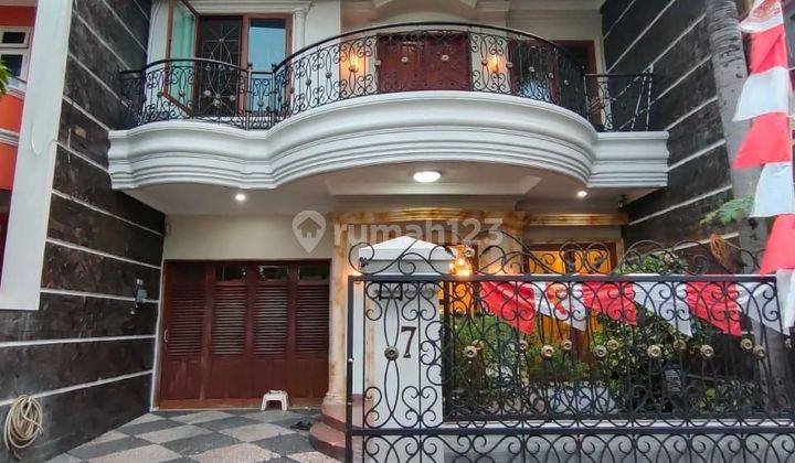 Rumah Siap Huni Design Classic Di Jakarta Selatan 1