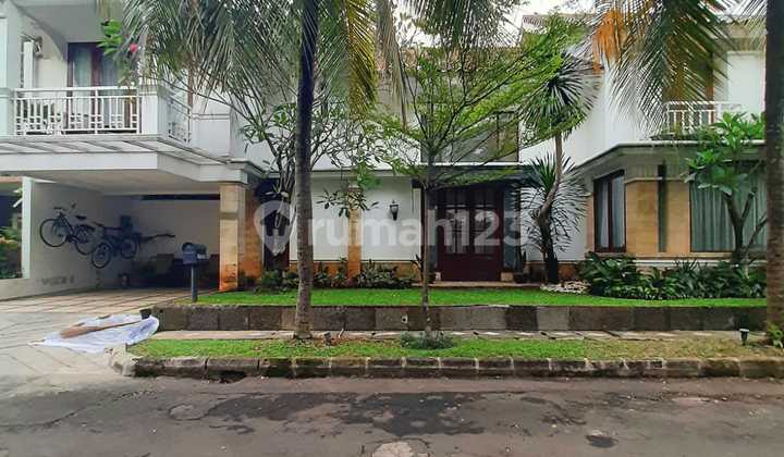 Rumah Cantik Dekat Taman Di Bintaro Jaya Sektor 8