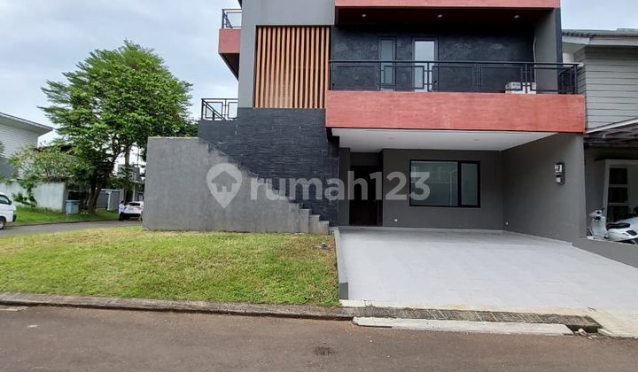 Luxury Corner House with Lift Facilities in Alam Sutera