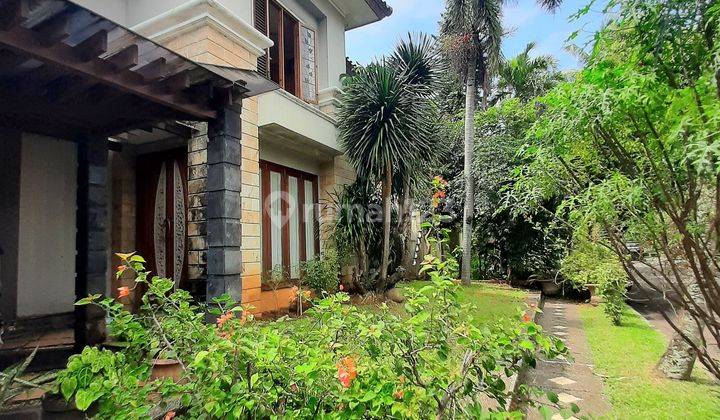 Rumah Mediteranian Area Eksklusif Ada Taman Dan Teras Belakang 2