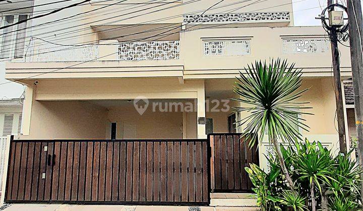Rumah Modern 2 Lantai + Balkon Teras Sudah Direnovasi Siap Huni 1
