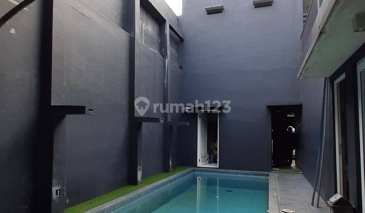 Rumah Industrial Minimalis Didominasi Kolam Renang Kamar Hanya 2 2