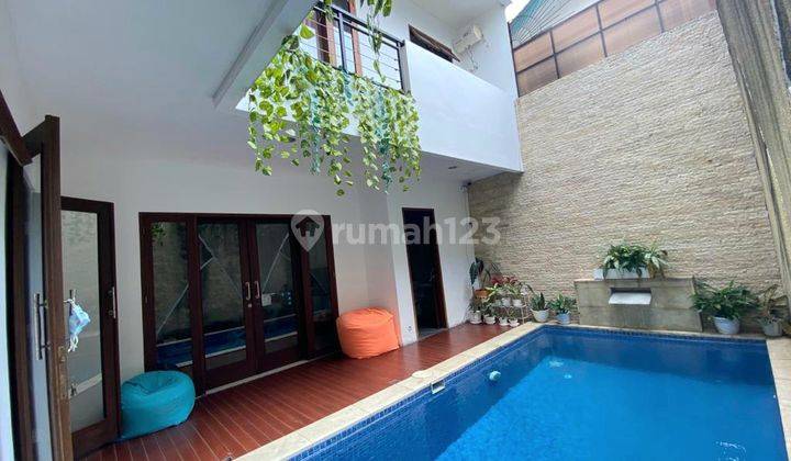 Rumah Modern dengan Kolam Renang Pribadi di Bintaro Jaya Sektor 9 2