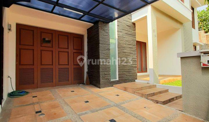 Rumah Modern Tropical Ada Taman Cantik Dan Pencahayaan Baik 2