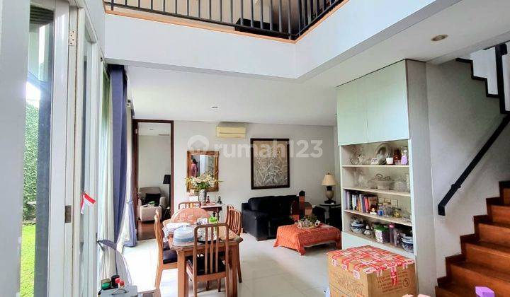 Rumah Bagus Industrial Minimalis Ada Halaman dan Teras di Bintaro 2