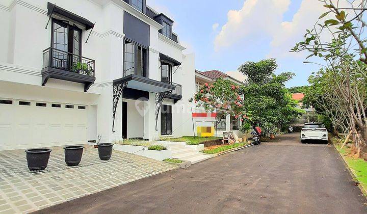 Rumah Baru American Classic Lengkap Dengan Kolam Renang Pribadi 2