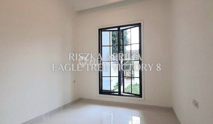 Rumah 1 Lantai Modern Classic Ada Kolam Renang Dekat Bintaro