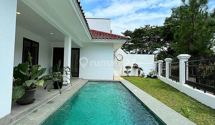 Rumah Baru Modern Tropical Lengkap dengan Kolam Renang dan Garasi 1