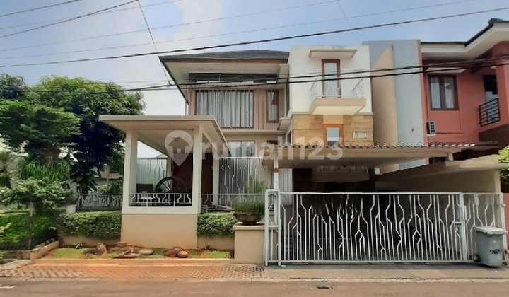 Rumah Modern Desain Balinese Tropical Dekat Sekolah Santa Ursula