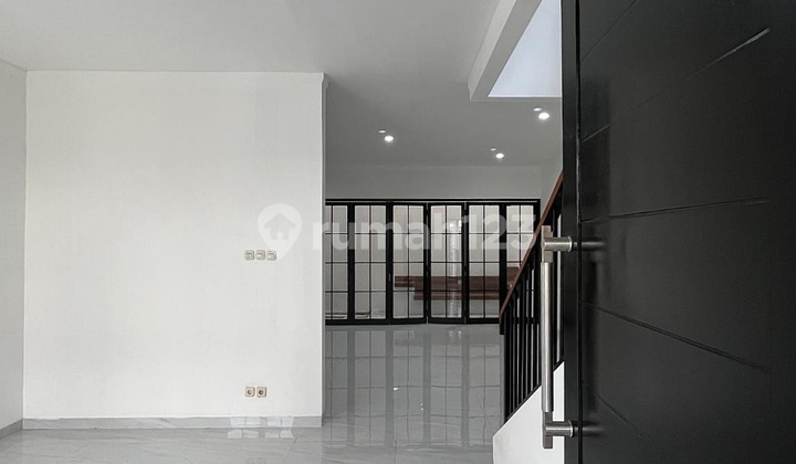 Modern Tropical New House in an Exclusive Location Near Parigi Toll 2