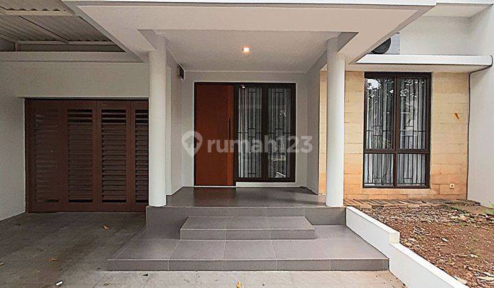 Rumah Modern 2 Lantai Bagus Semi Furnished Lokasi Menghadap Taman 2