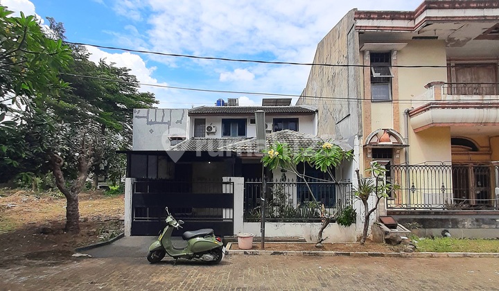 Rumah Apik Terawat Area Parkir Luas Jual Cepat Dekat Ke Bintaro