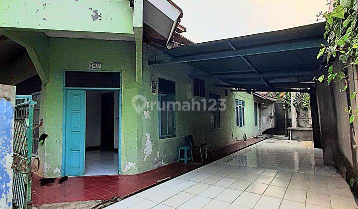 Rumah 2 Lantai Tidak Dalam Perumahan Jalan Aspal Muat Truk Lewat 2